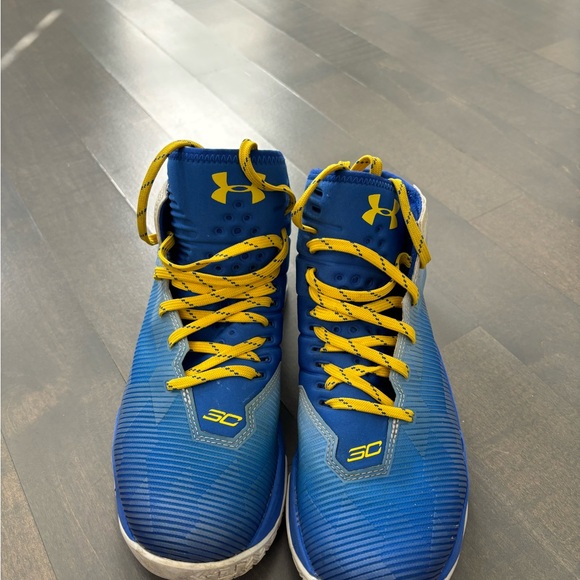 Stephen Curry Men’s basketball shoes. Size 6.5. Worn twice. Clean condition. - Picture 8 of 8